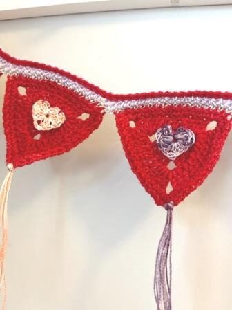 Crochet Garland - red with hearts